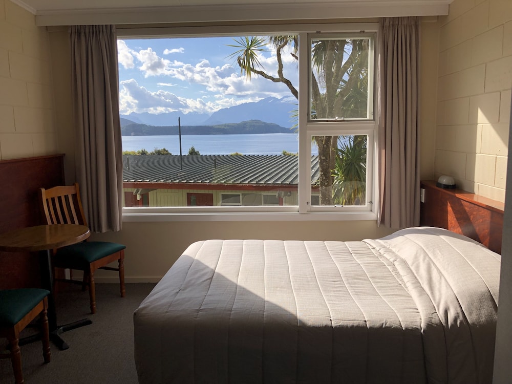 MANAPOURI LAKEVIEW MOTOR INN 13/69