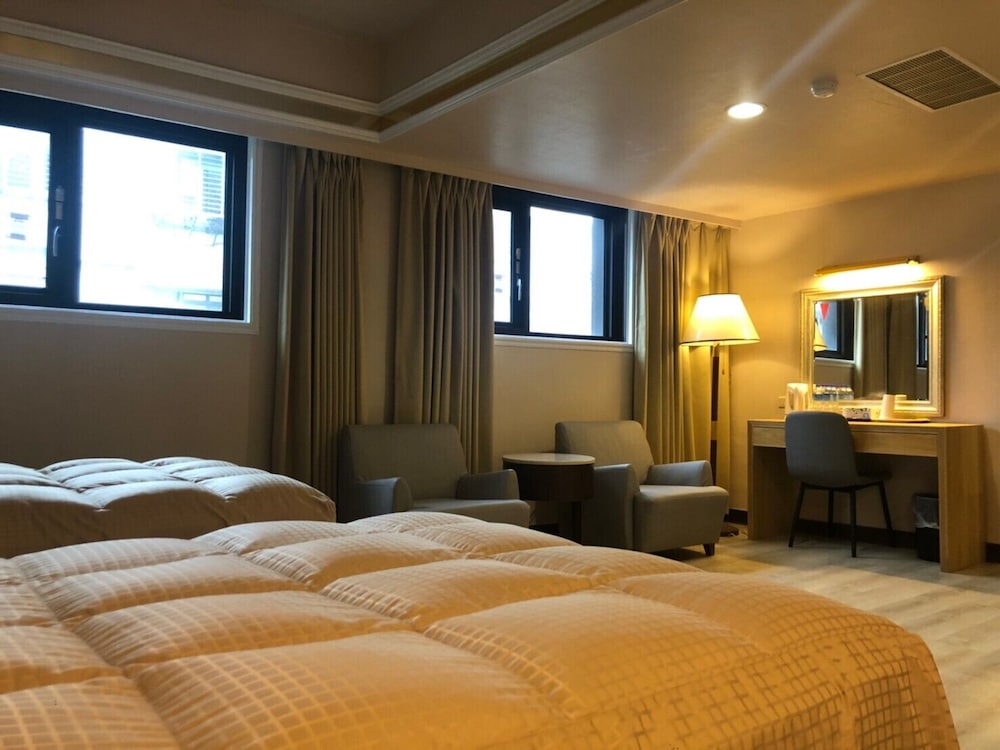 DELUXE, TWIN BEDS