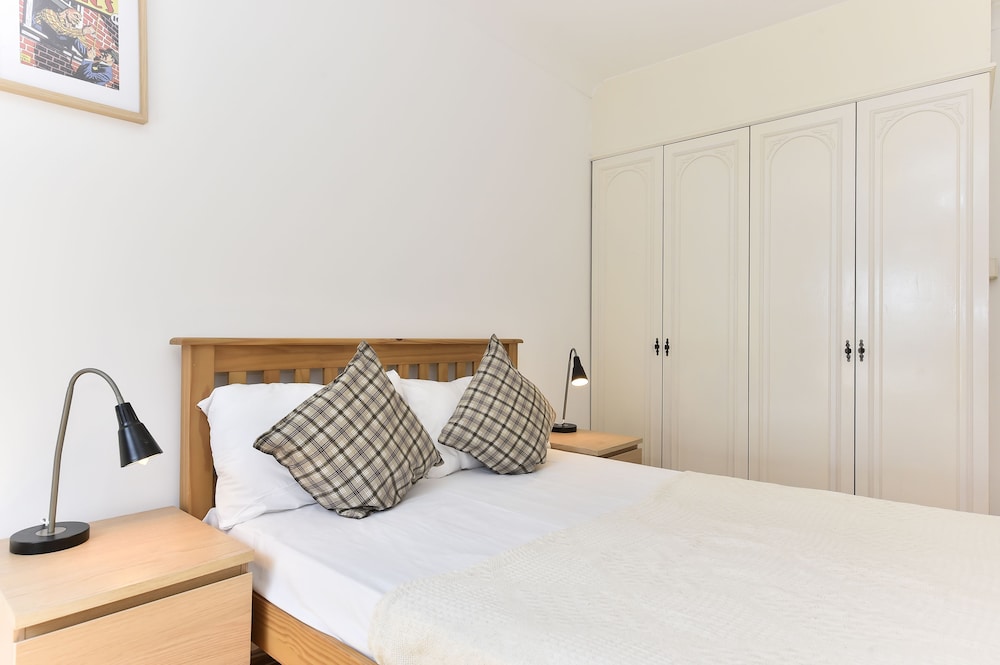 شقة بسريرين مزدوجين بغرفتي نوم مع أريكة، Camden Market Apartments 2/5