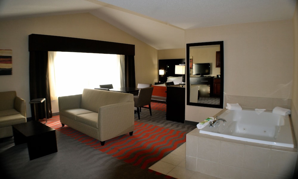 Holiday Inn Express Hotel And Suites Waterford 35/47