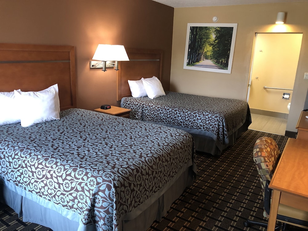 Days Inn By Wyndham Columbus 13/54
