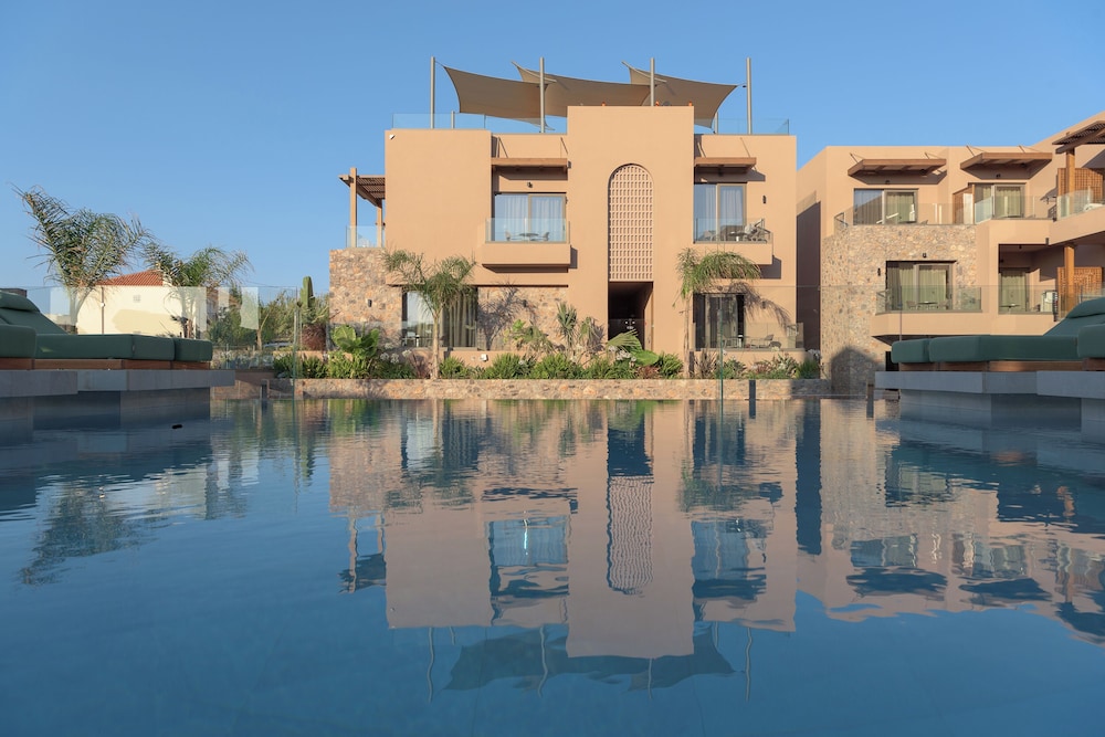 Paralos Venus Suites - Adults Only 80/87