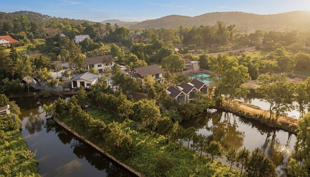 Rivana Retreat 37/46