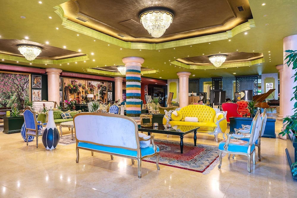 Phoenicia Grand Hotel 70/74