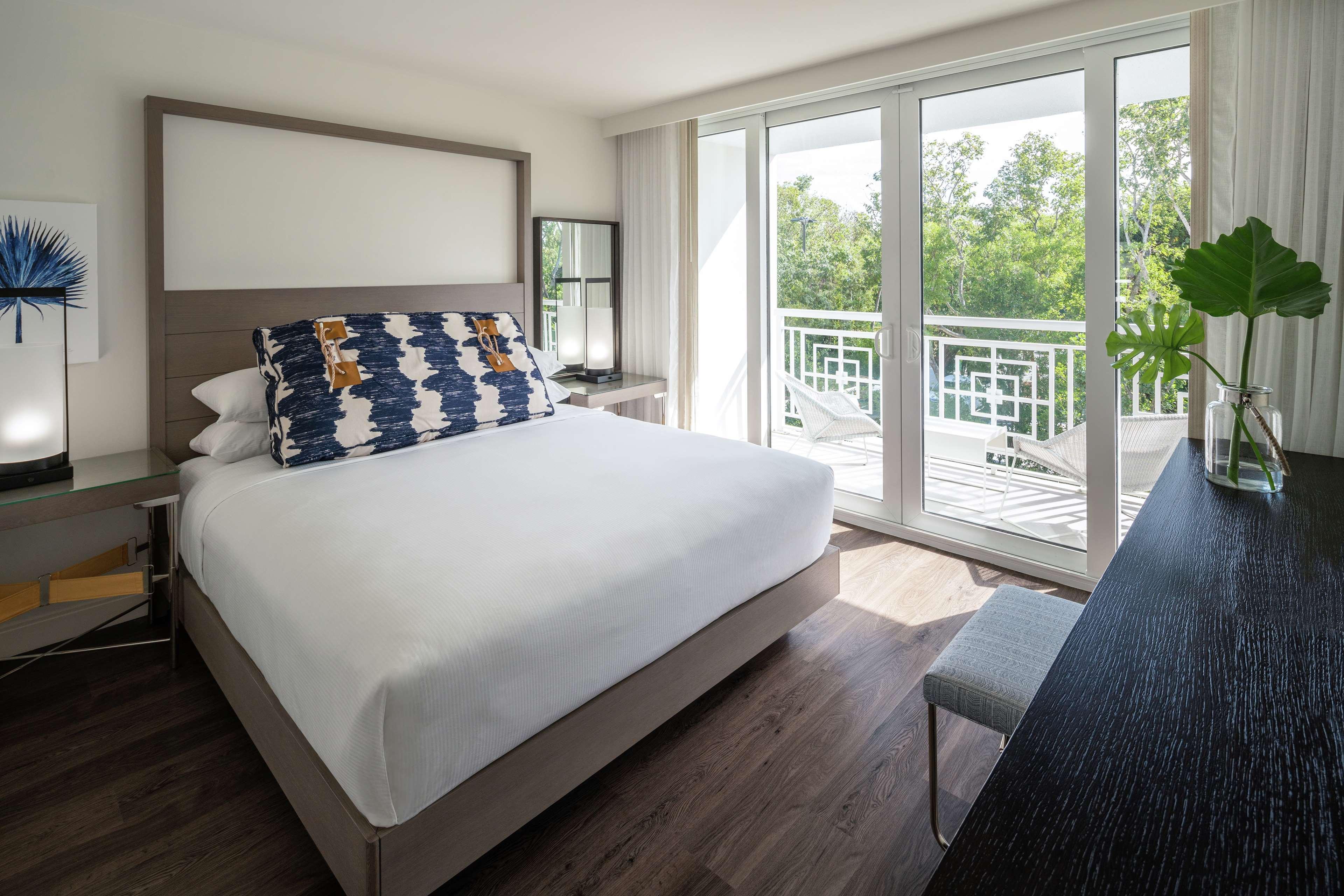 1 King Junior Suite In Hammock Wing