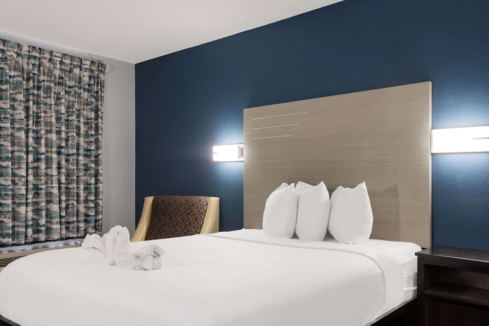 Room, Queen Bed, Accessible