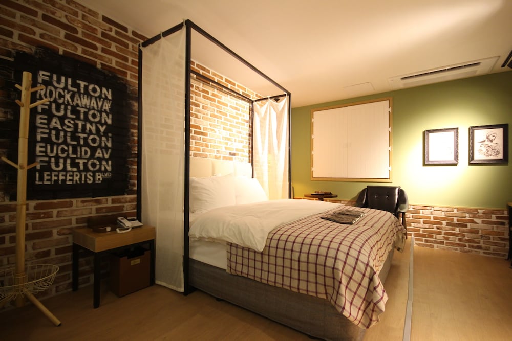 25 Hours Hotel 2 18/50