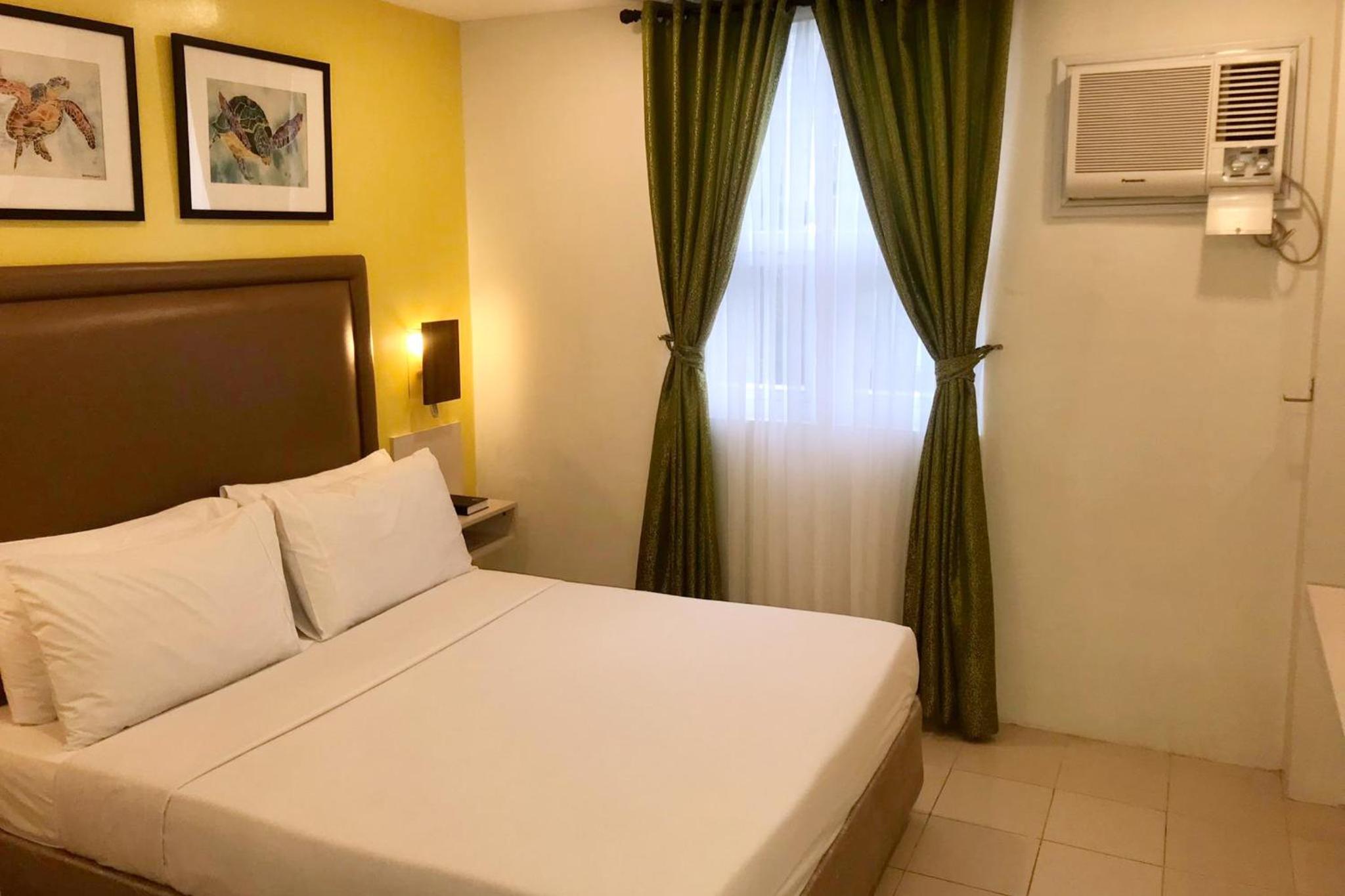 غرفة ديلوكس بسرير كينج وسرير كوين، Cebu Uncle Tom's Cabin Hotel 4/10