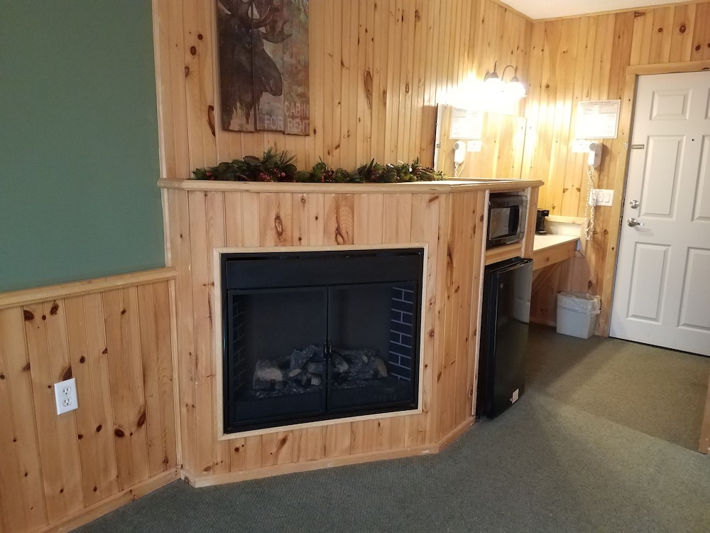 Maine Woods Inn At Vacationland Inns 1/19