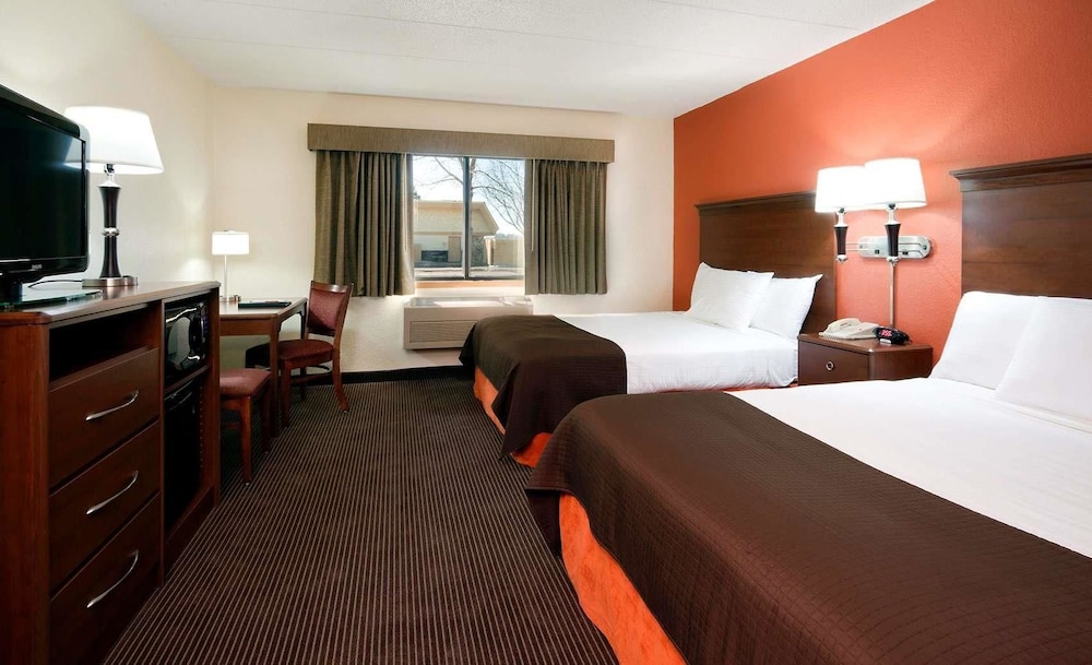 Americinn By Wyndham Manitowoc 6/26