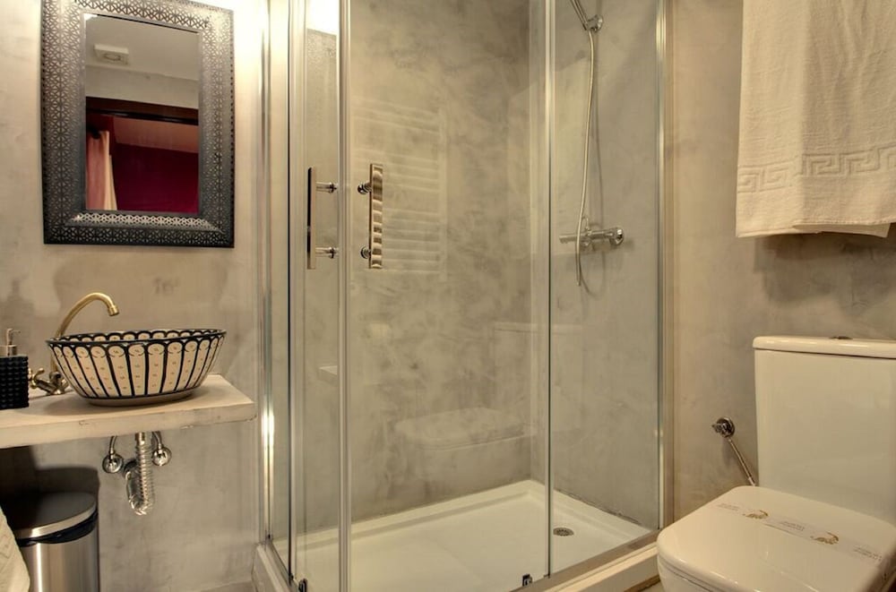 ABRACADABRA SUITES 18/54