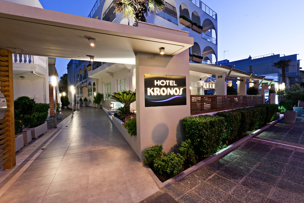 KRONOS HOTEL 3/43