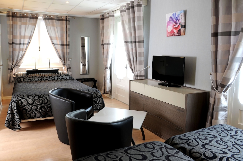 HÔTEL L'AYGUELADE 26/31