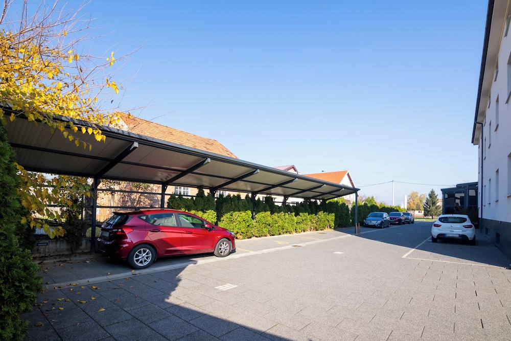 Royal Airport Hotel 63/69