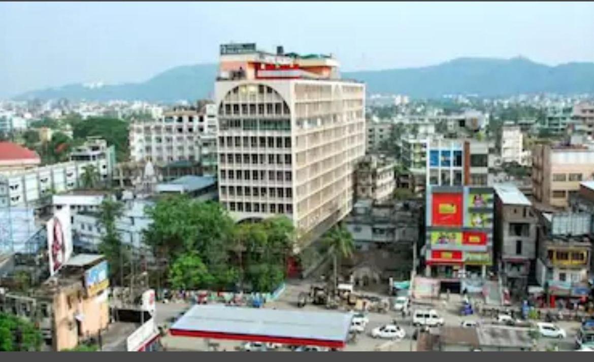 Oyo Premium Paltan Bazar 3/49