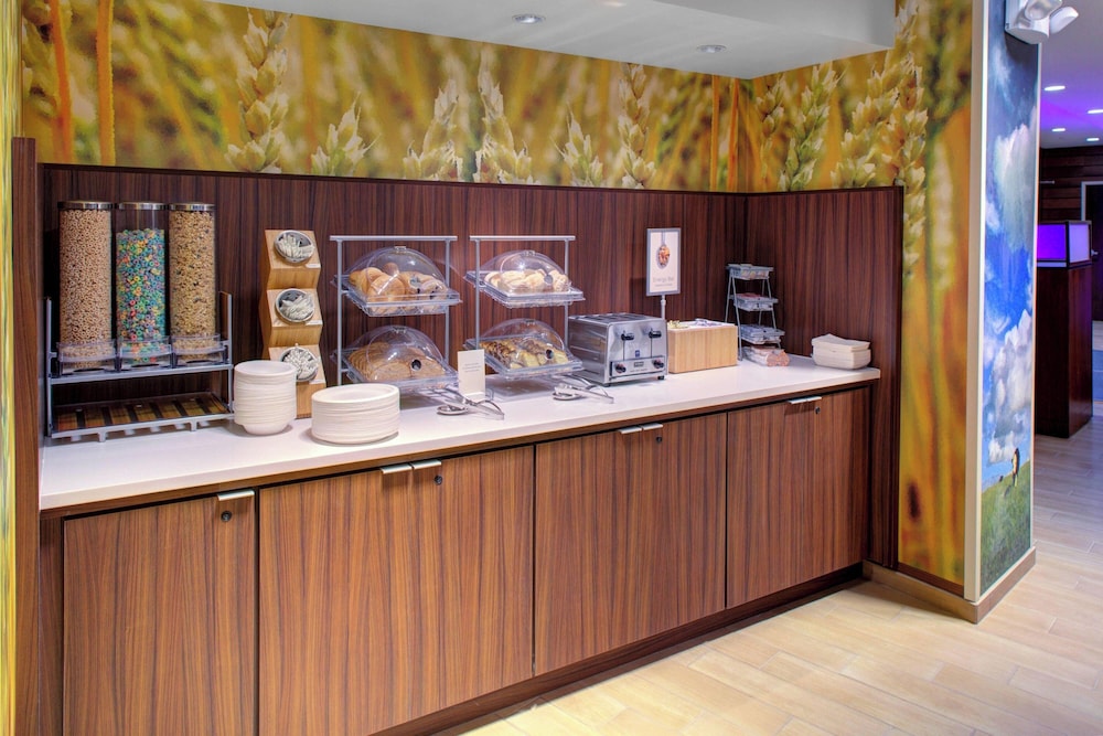 Fairfield Inn And Suites By Marriott Hollister 3/49