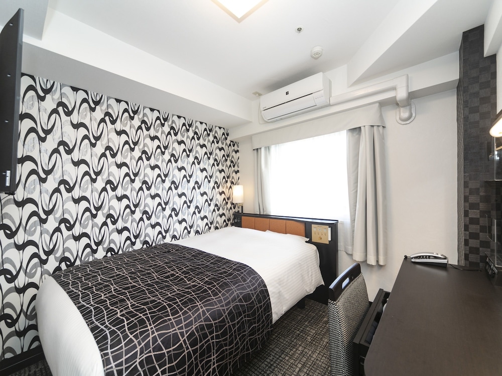 ROOM, SINGLE
