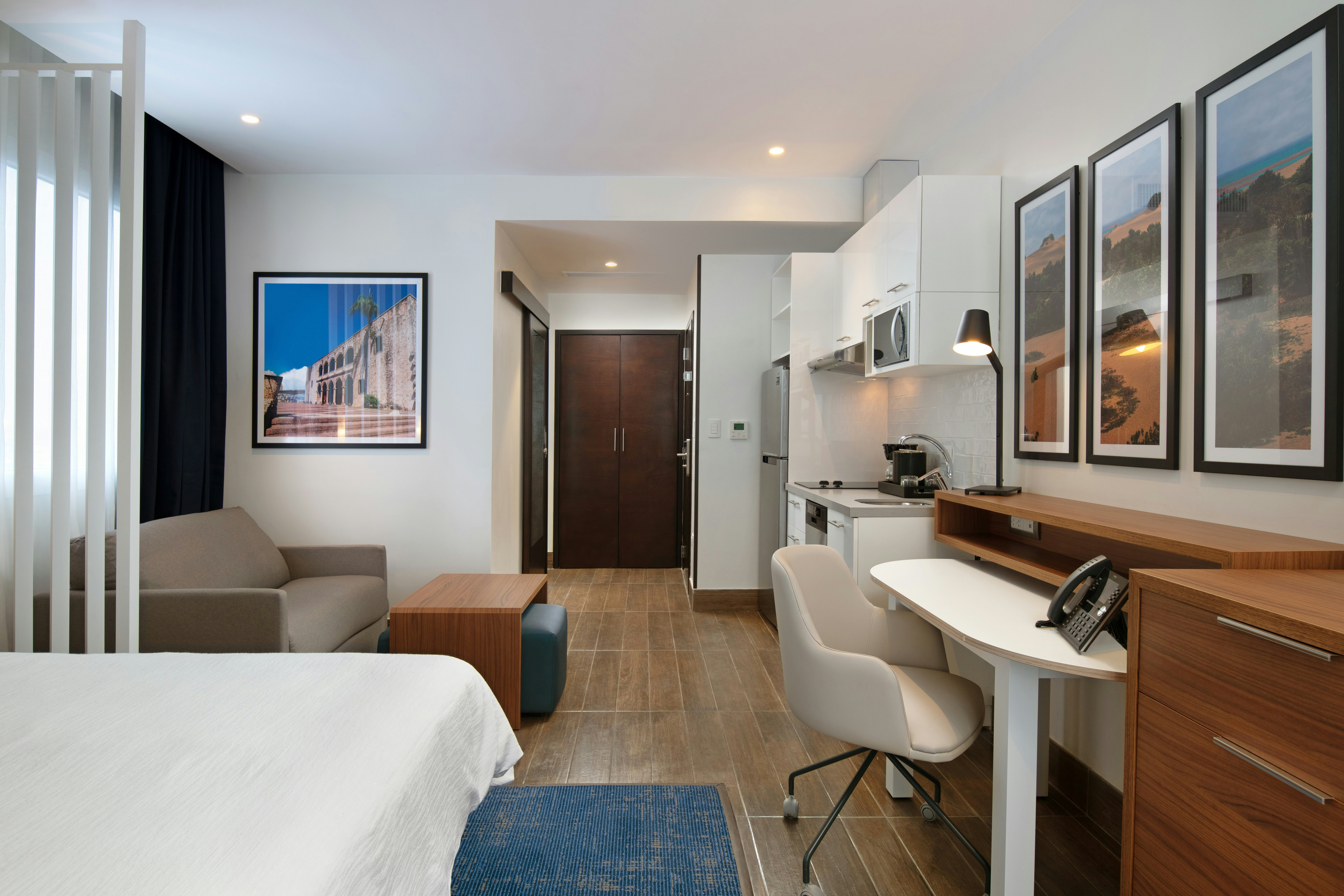 STUDIO, QUEEN BED, CITY VIEW