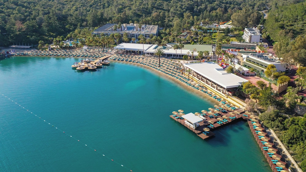 Green Bay Resort & Spa 77/86