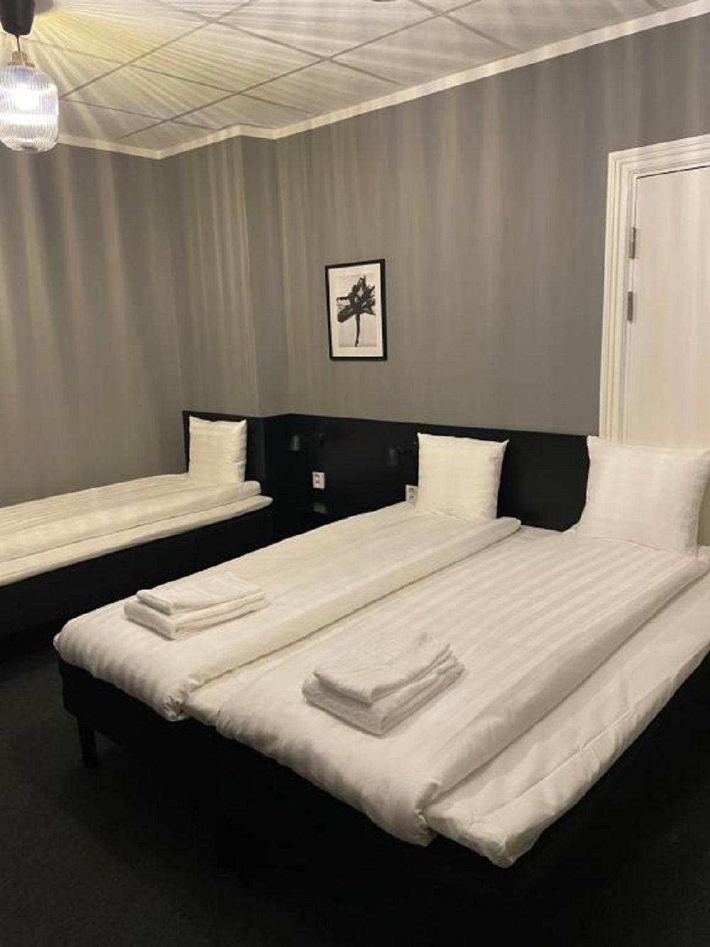 ROOM, TRIPLE, NO WINDOW