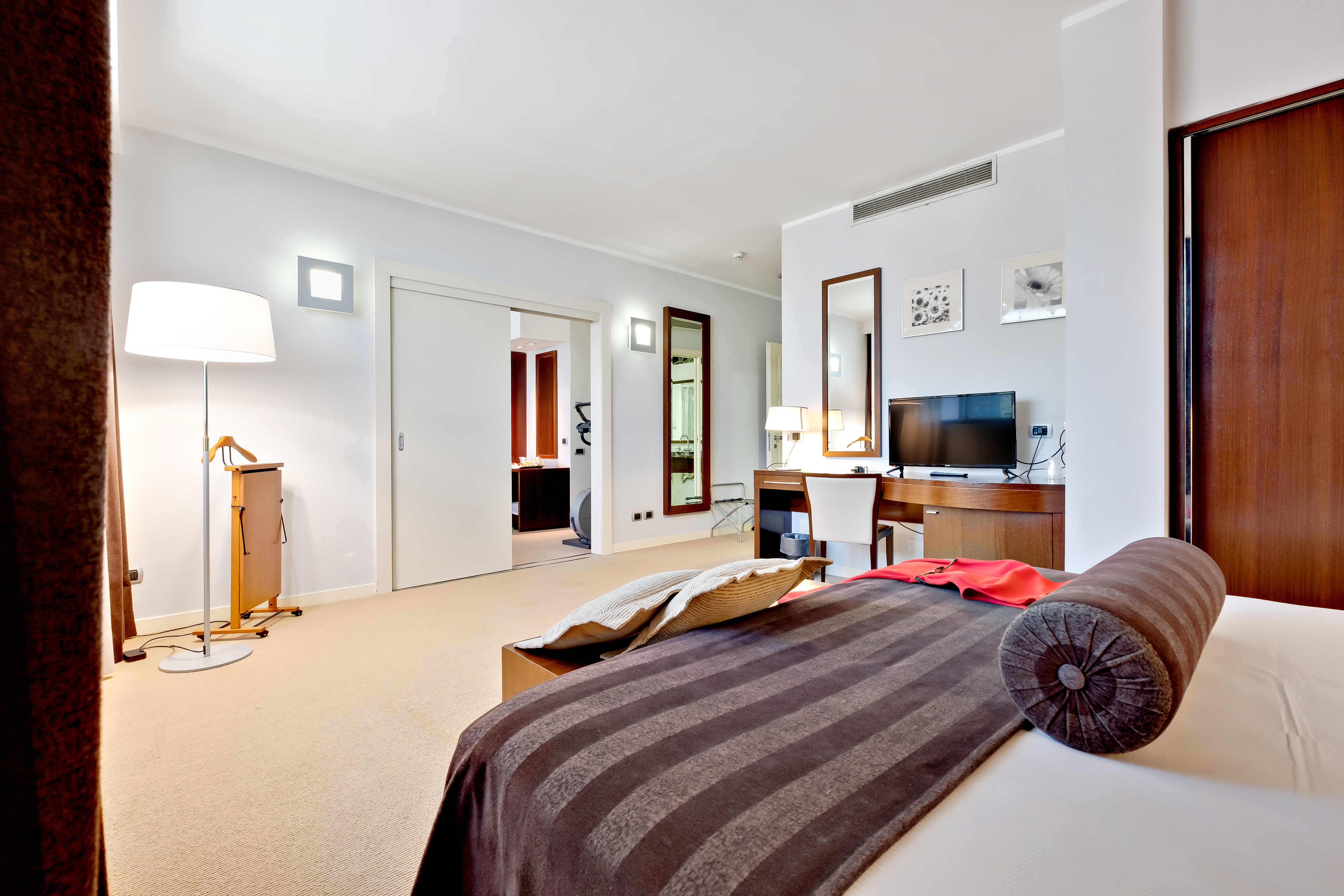 جناح، ITALIANA HOTELS COSENZA 2/2