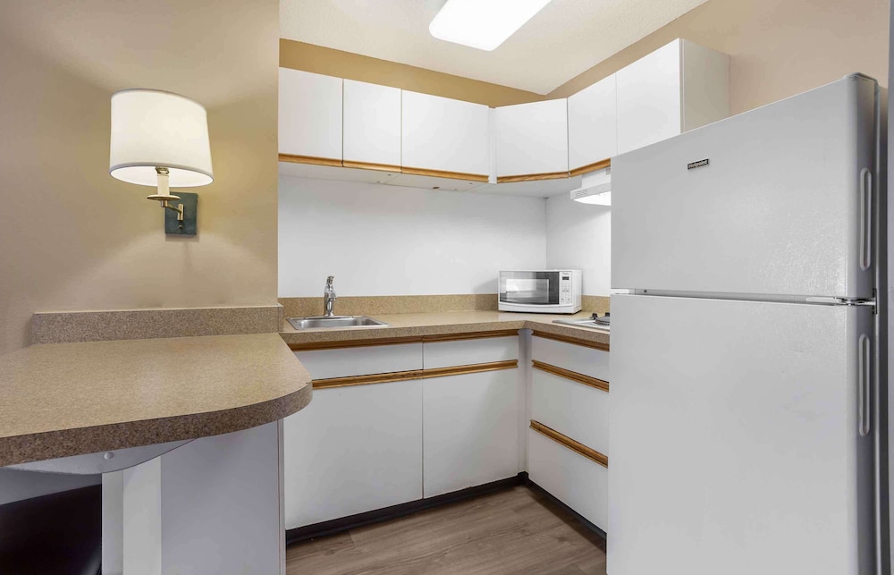 Extended Stay America - Meadowlands - East Rutherford 53/56