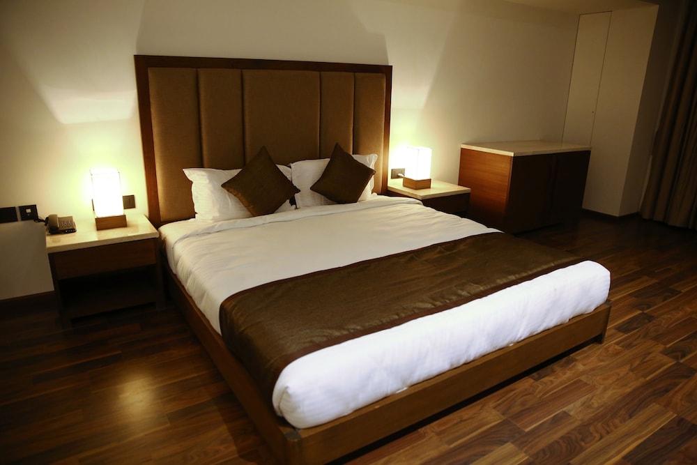 Five Petals Hotel & Banquets 6/24