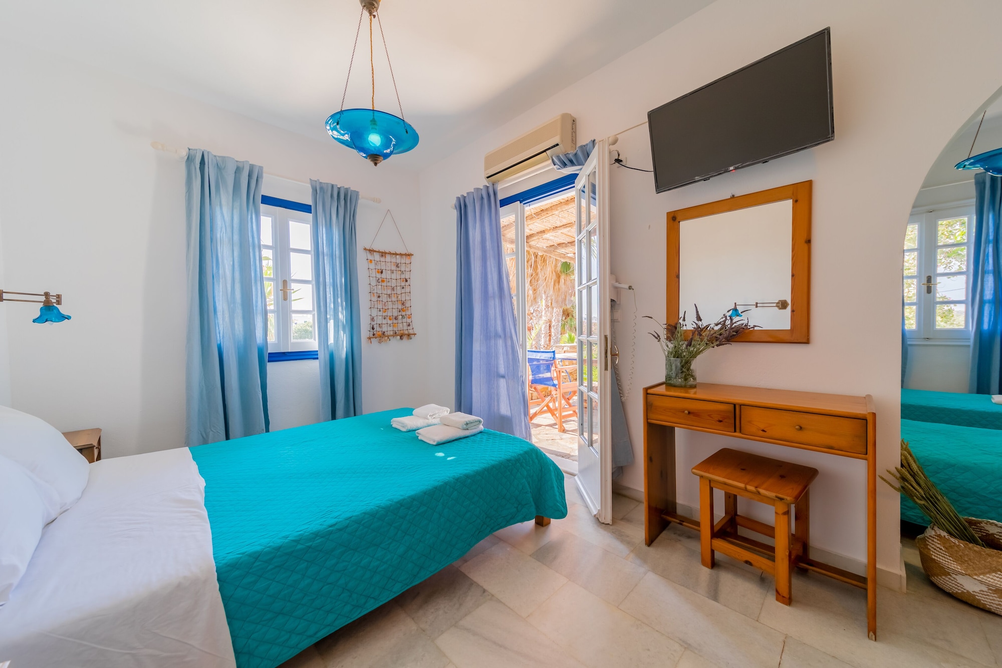 JUNIOR SUITE, DOUBLE BED, SOFA