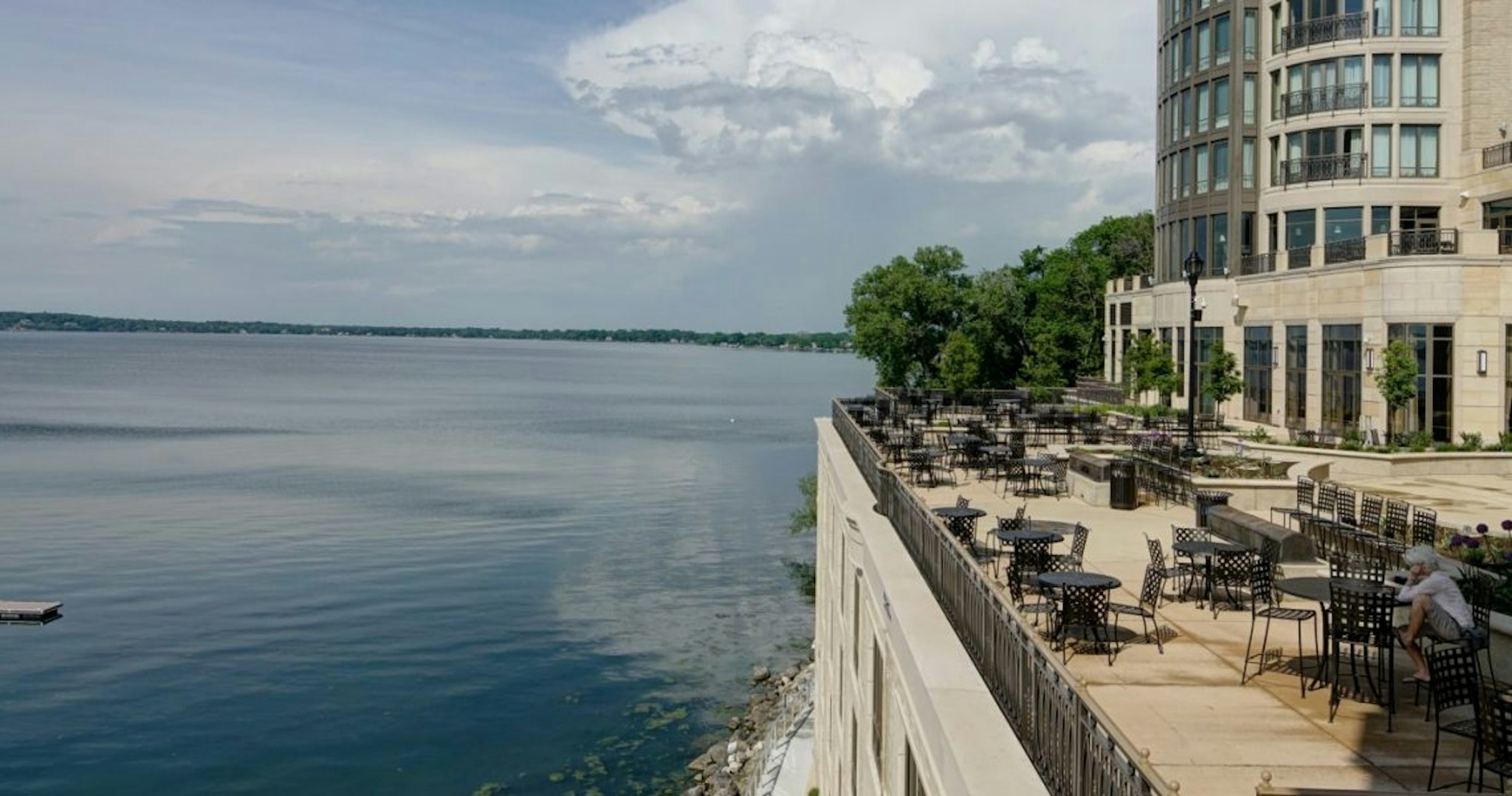 The Edgewater 40/43