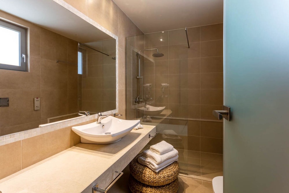 Elysian Luxury Hotel & Spa 50/50