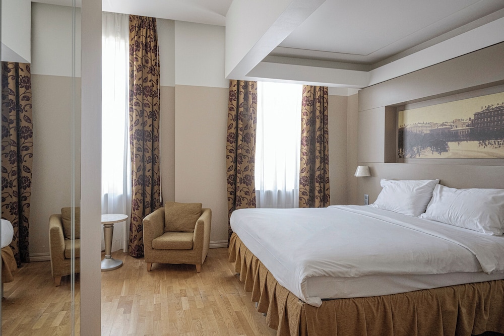 Opera Hotel 13/50