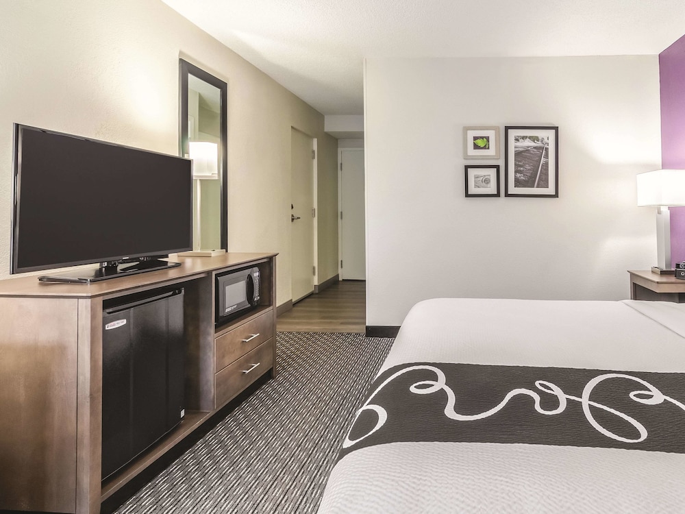 La Quinta Inn & Suites by Wyndham Myrtle Beach - N Kings Hwy 18/42