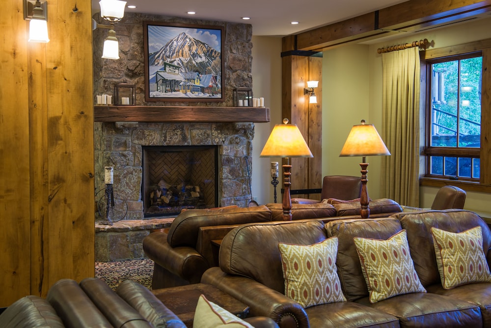 The Lodge At Mountaineer Square 31/34