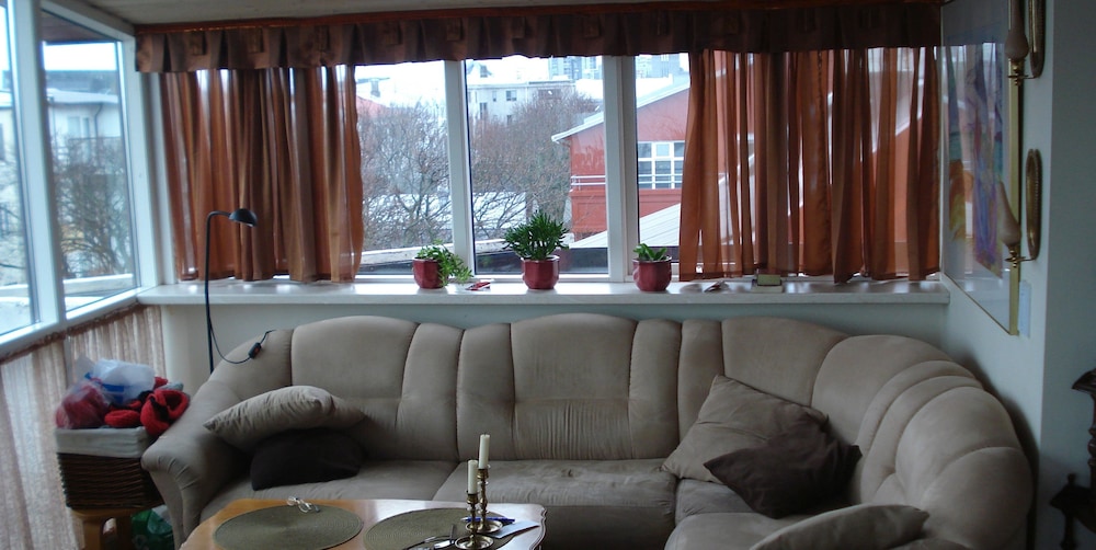 Three Sisters Studio Apartments 30/43