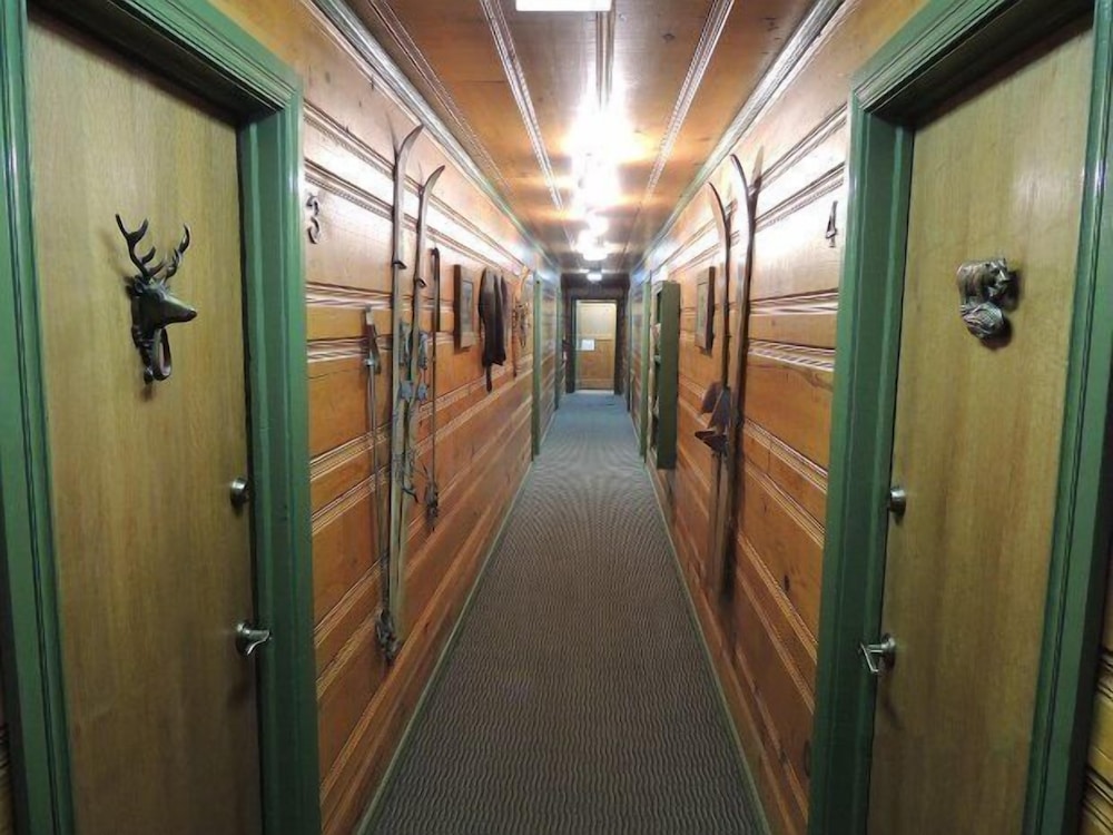 Shaver Lake Village Hotel 20/50