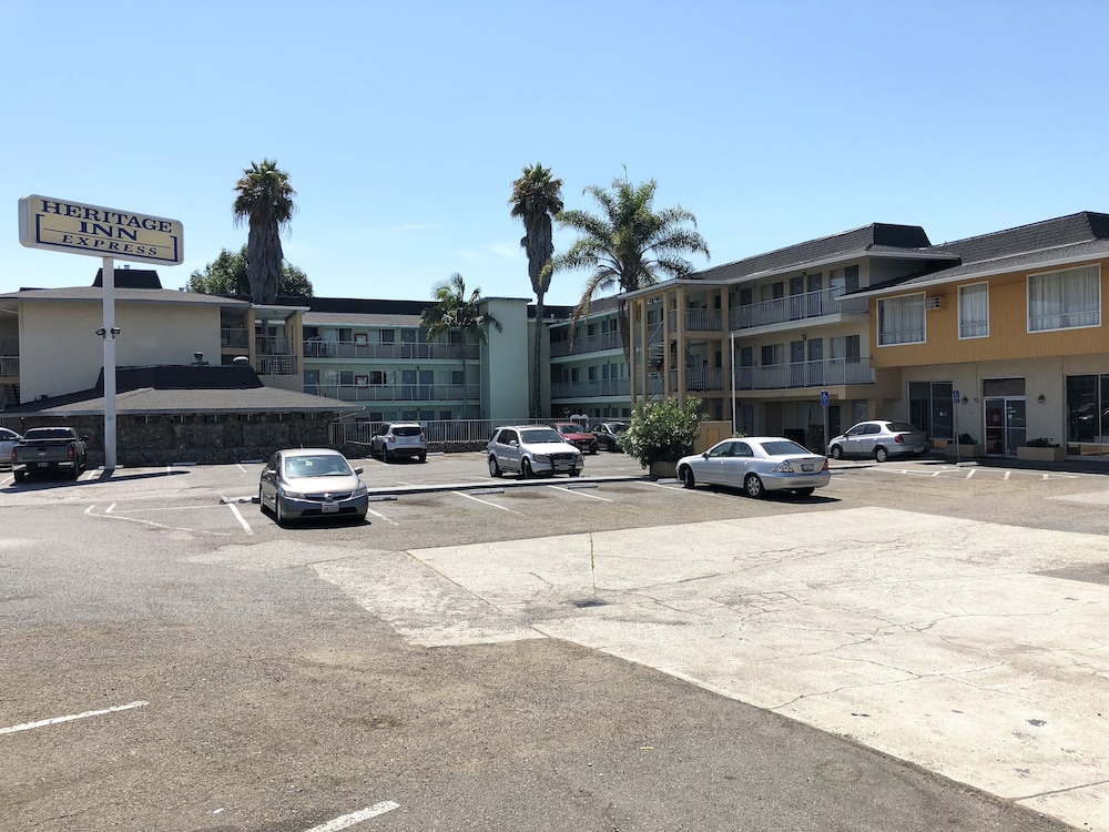 Heritage Inn Express Hayward 3/33