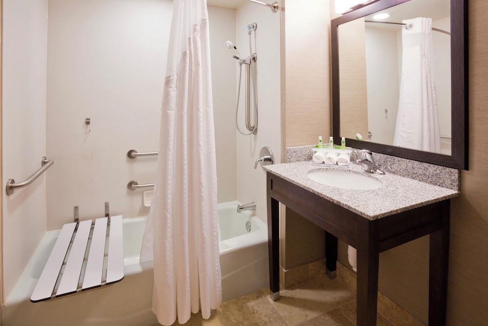 Standard, 2 Queen Beds, Holiday Inn Express Suites Willmar 2/2