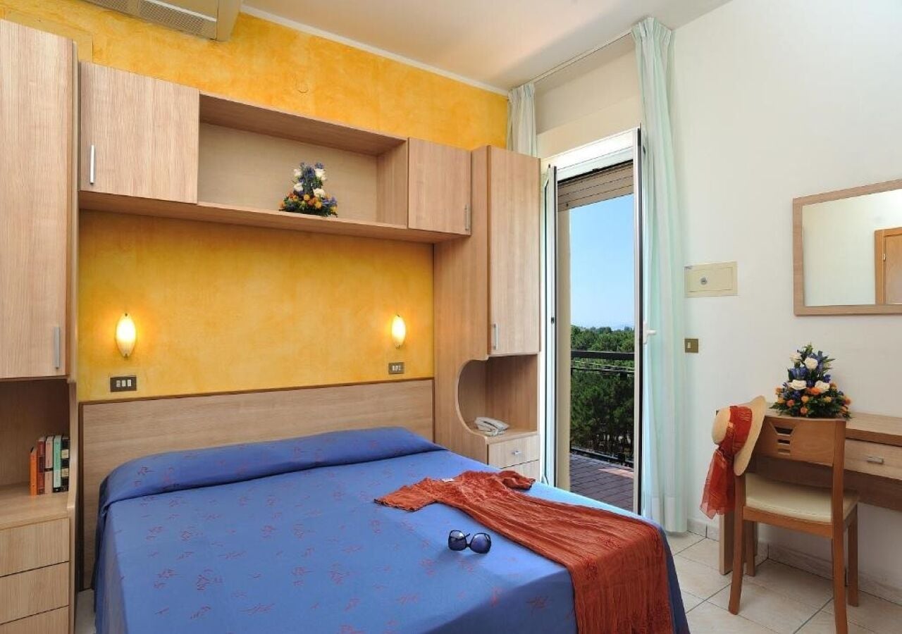 ROOM, TRIPLE