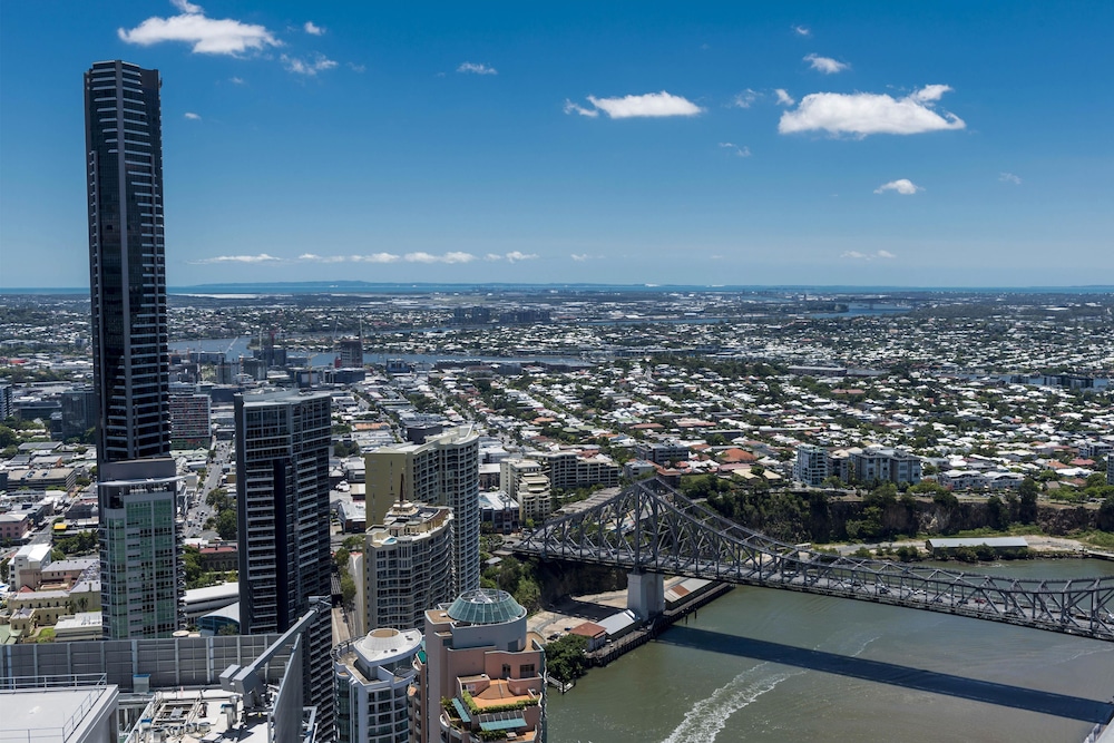 Oaks Brisbane Aurora Suites 68/74