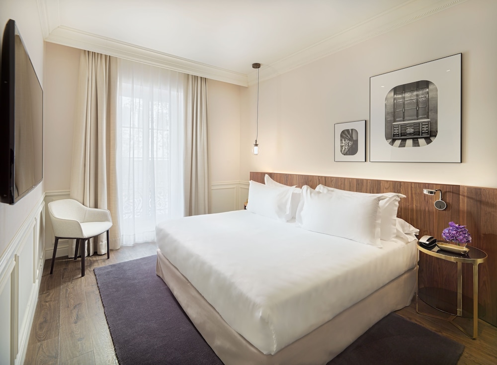 JUNIOR SUITE, CITY VIEW