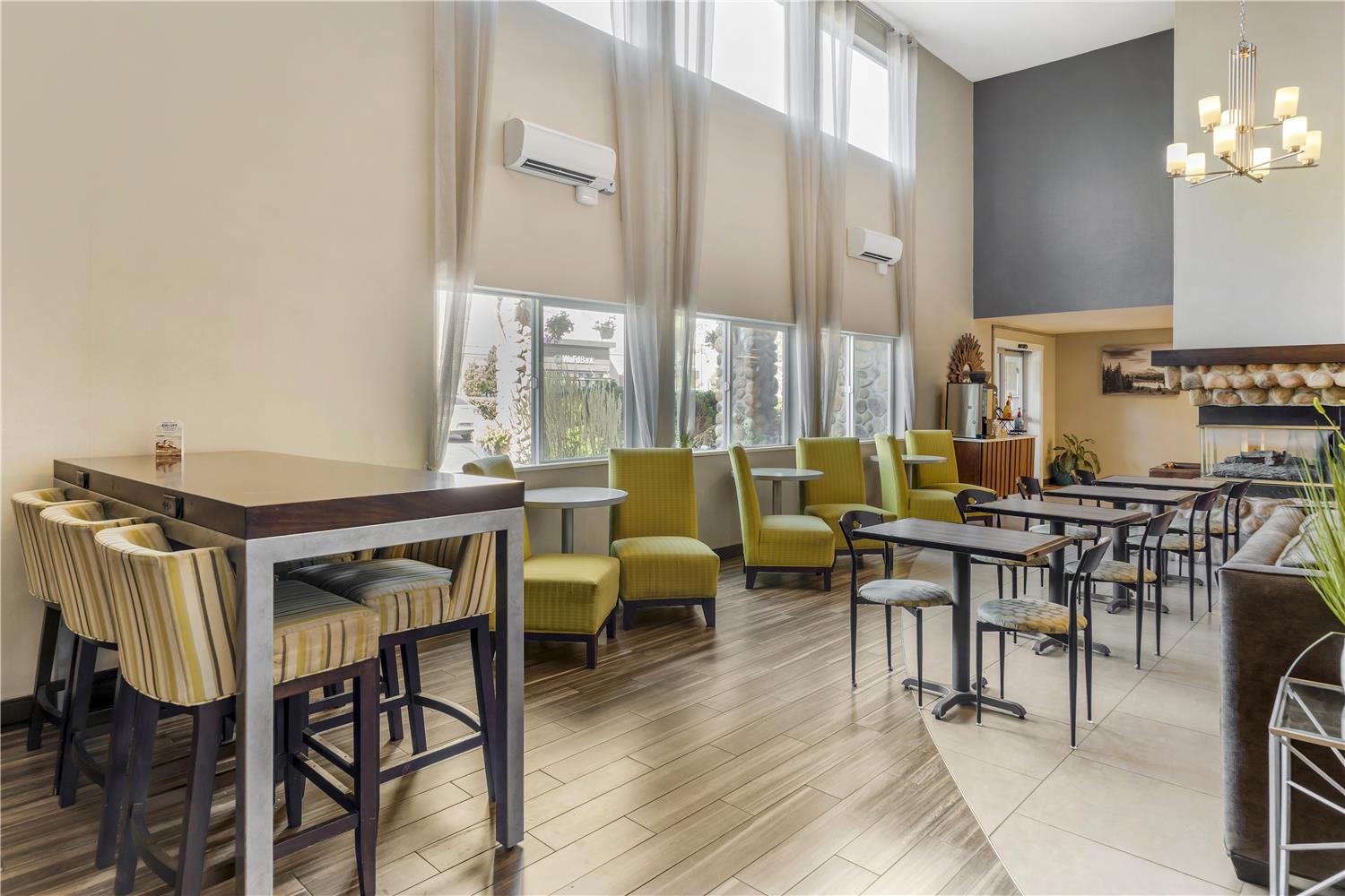 restaurant cafeteria