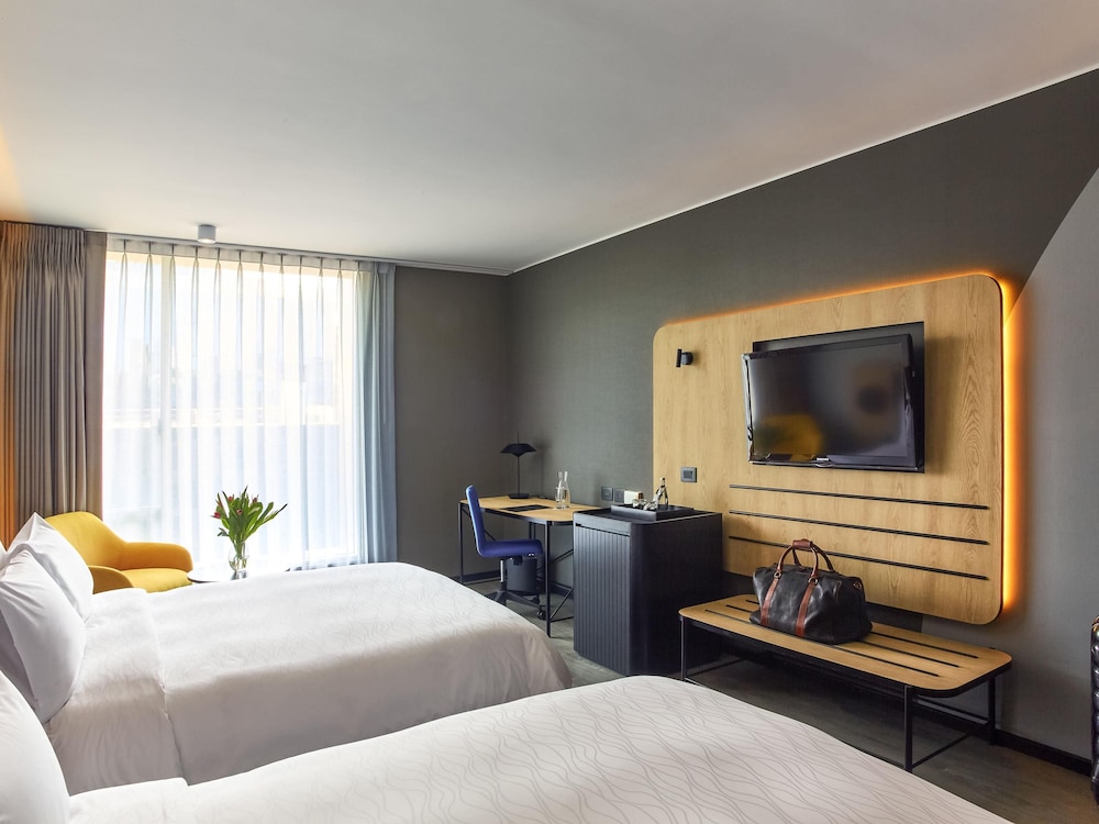 Pullman Lima San Isidro 13/49