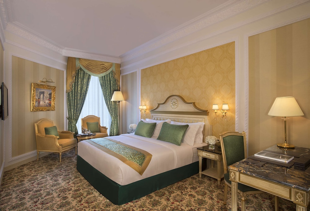 ROOM, KING BED