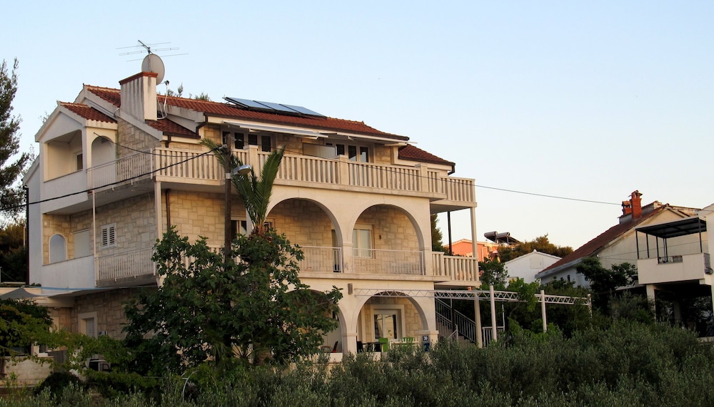 VILLA PAPE 2/50