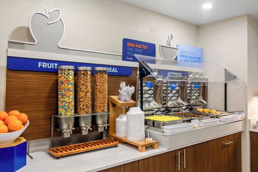 Holiday Inn Express & Suites Jacksonville SE- Med Ctr Area 27/55