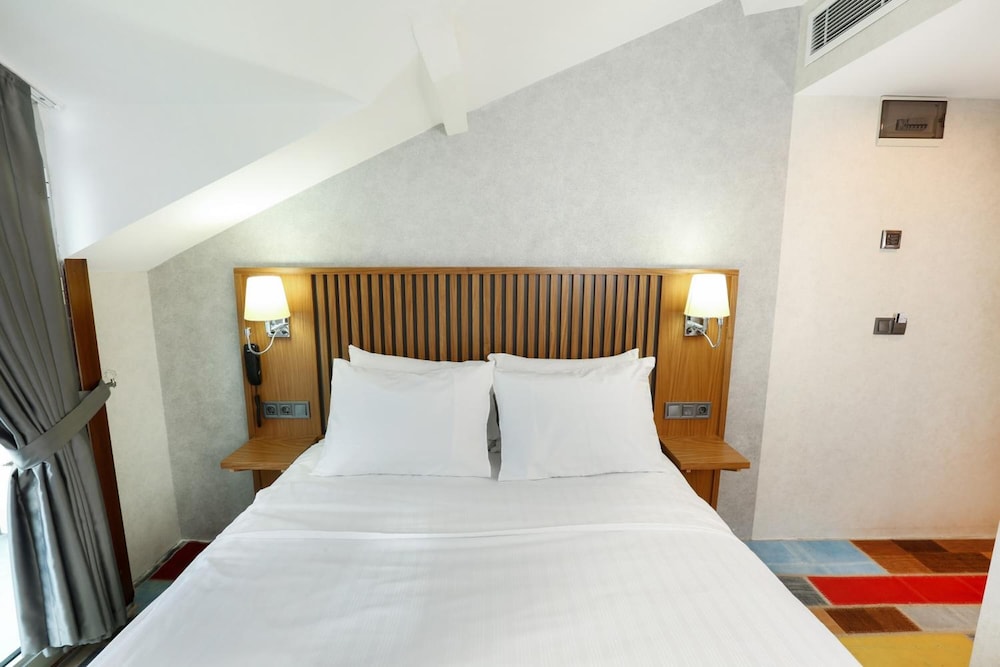 Discovery Hotel 20/69