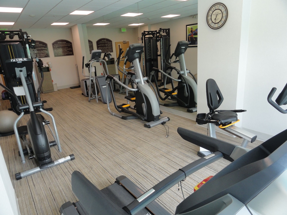 Holiday Inn Express Hotel and Suites Toluca Zona Aeropuerto 44/72