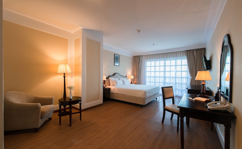 Sunrise Nha Trang Beach Hotel and Spa 52/78