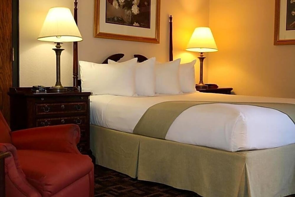 Rodeway Inn McPherson East 8/36