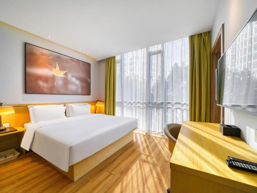 Super, Twin Beds